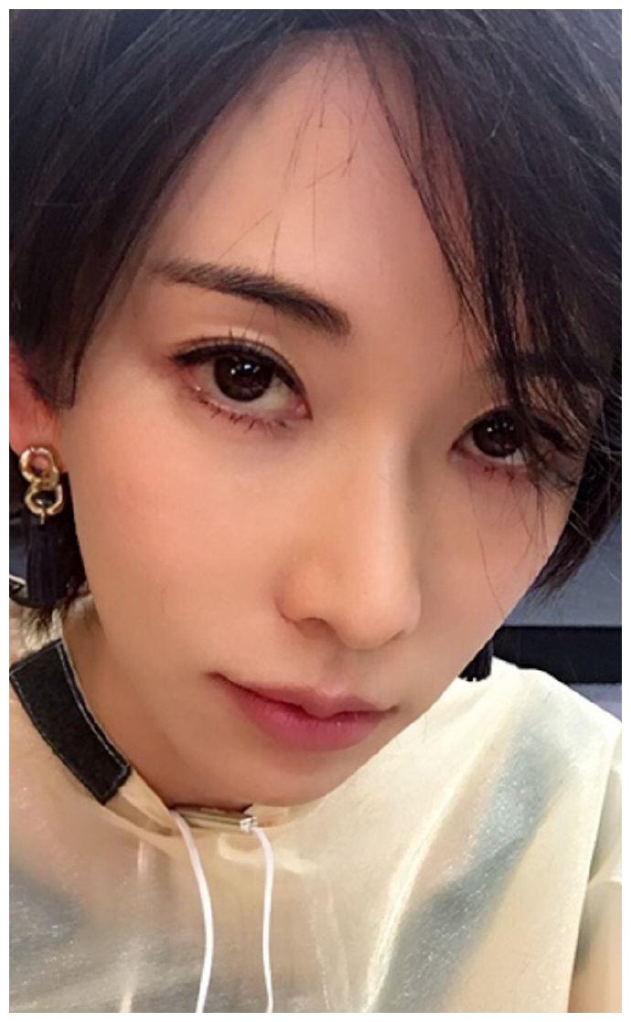 林志玲远嫁海外,近日更以短发亮相,这是在为过去告别吗?