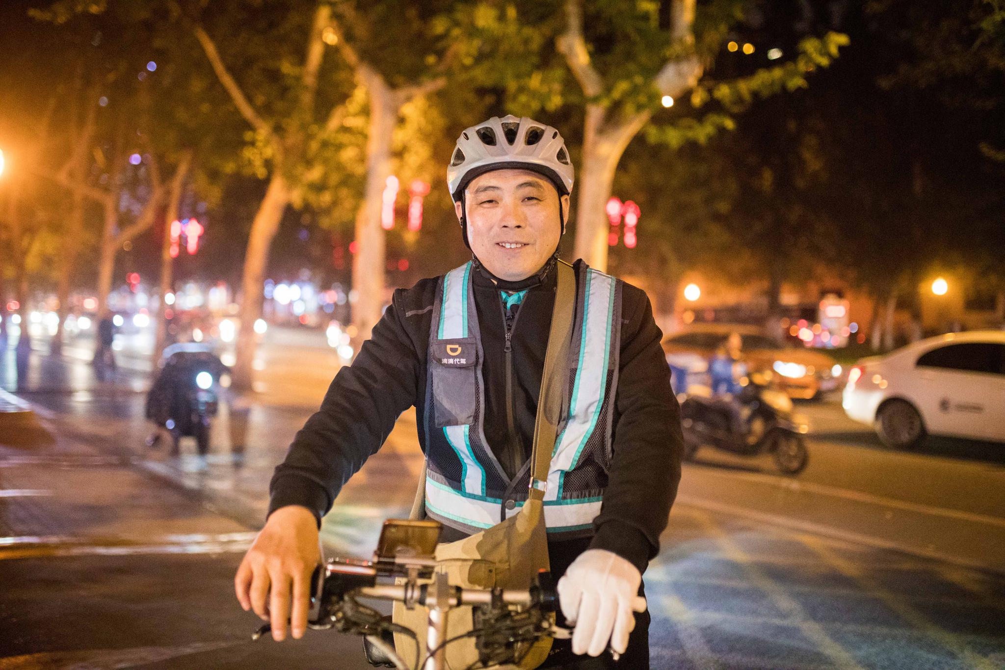 民宿老板兼职做代驾,曾给冯巩开过车,每月能挣一万二