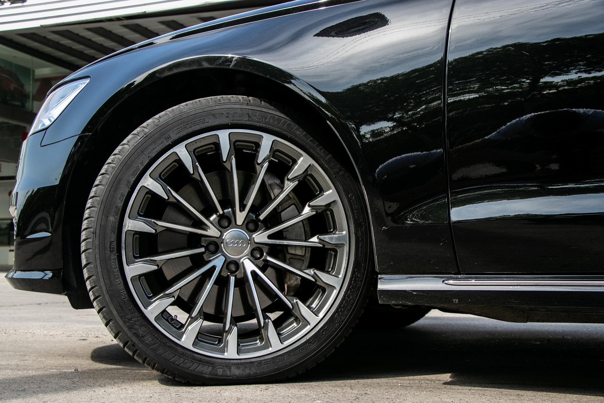 奥迪a6原车17寸铸造轮毂升级改装19寸锻造轮毂