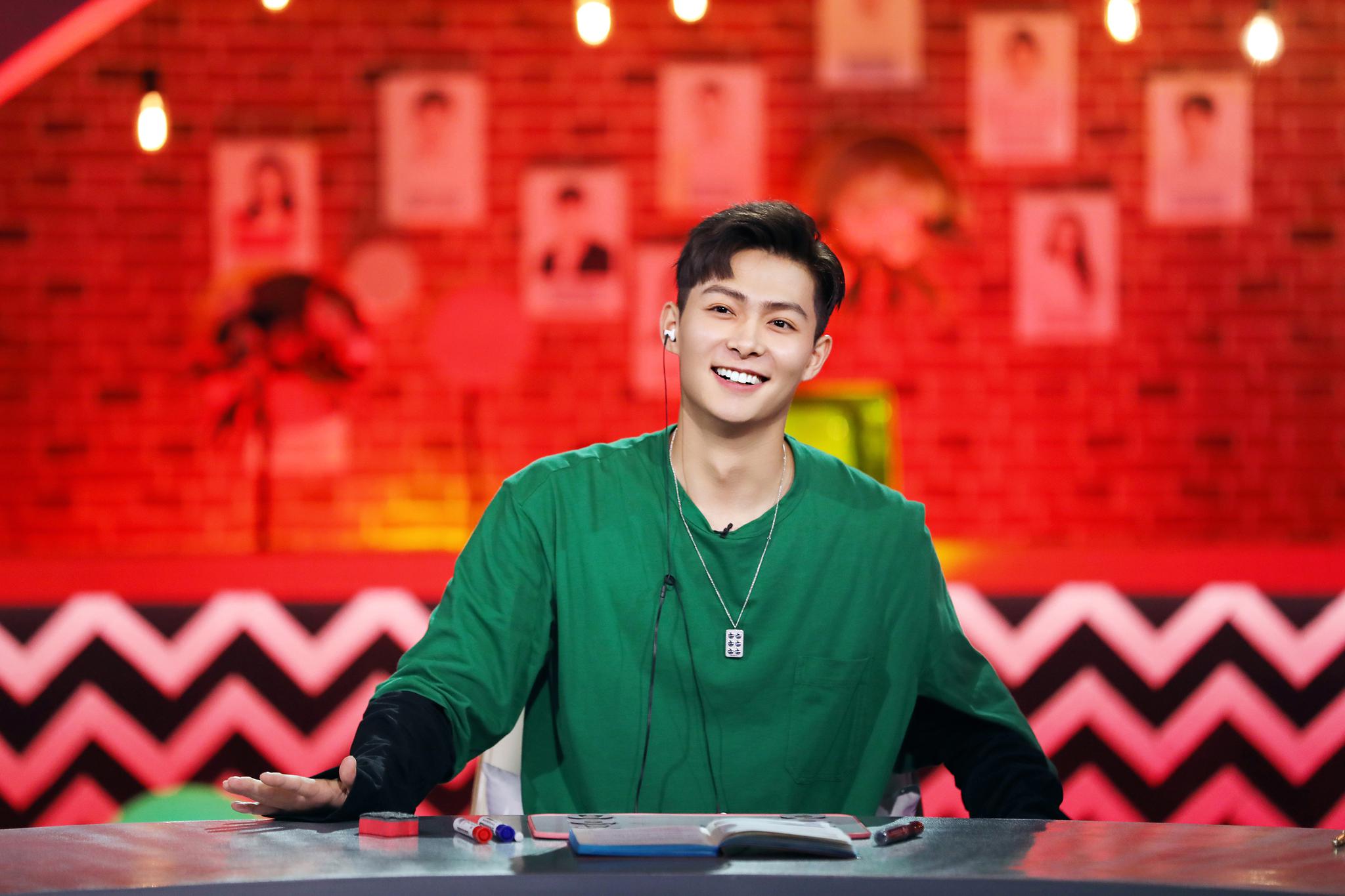 恋商神算子张铭恩新综艺上线大展厨艺在线撒糖