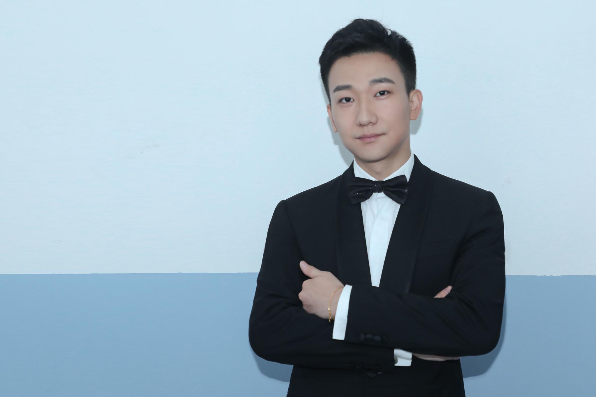 吴昊宸挑战临场演绎 将出演实验话剧《白兔子,红兔子》