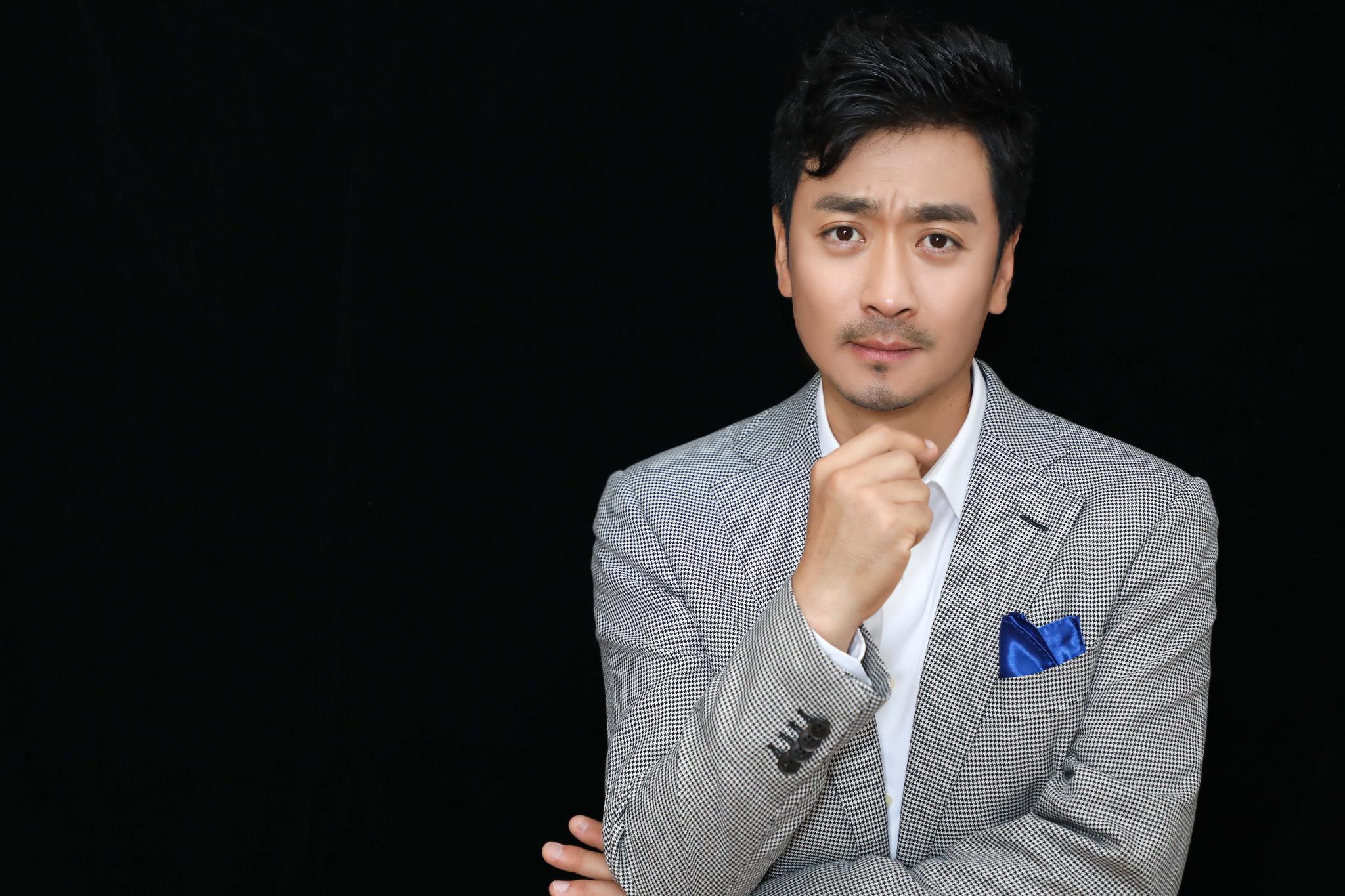 黄俊鹏曝光最新写真干练有型魅力十足