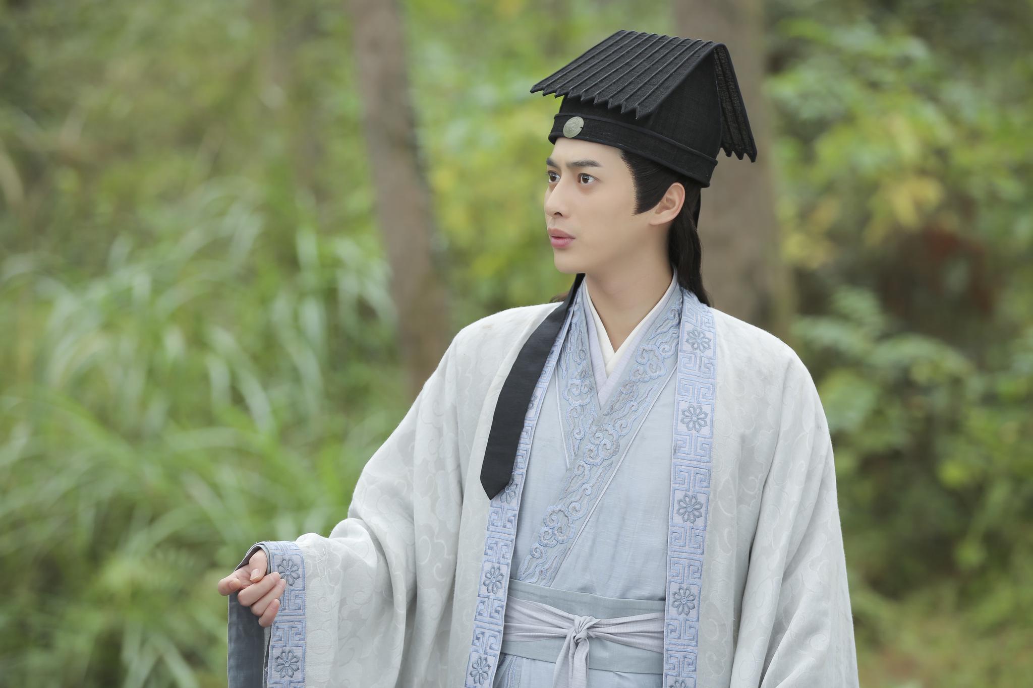 《锦衣之下》热播 韩承羽化身"蓝青玄"上线助攻|锦衣