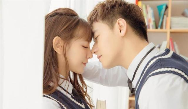 27岁台湾男星曾乙同,因戏与29岁大陆女星谢闻轩相识并结婚