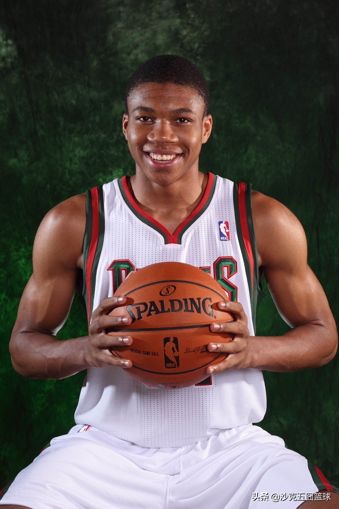 雄鹿球员新秀时期定妆照 字母哥变化好大