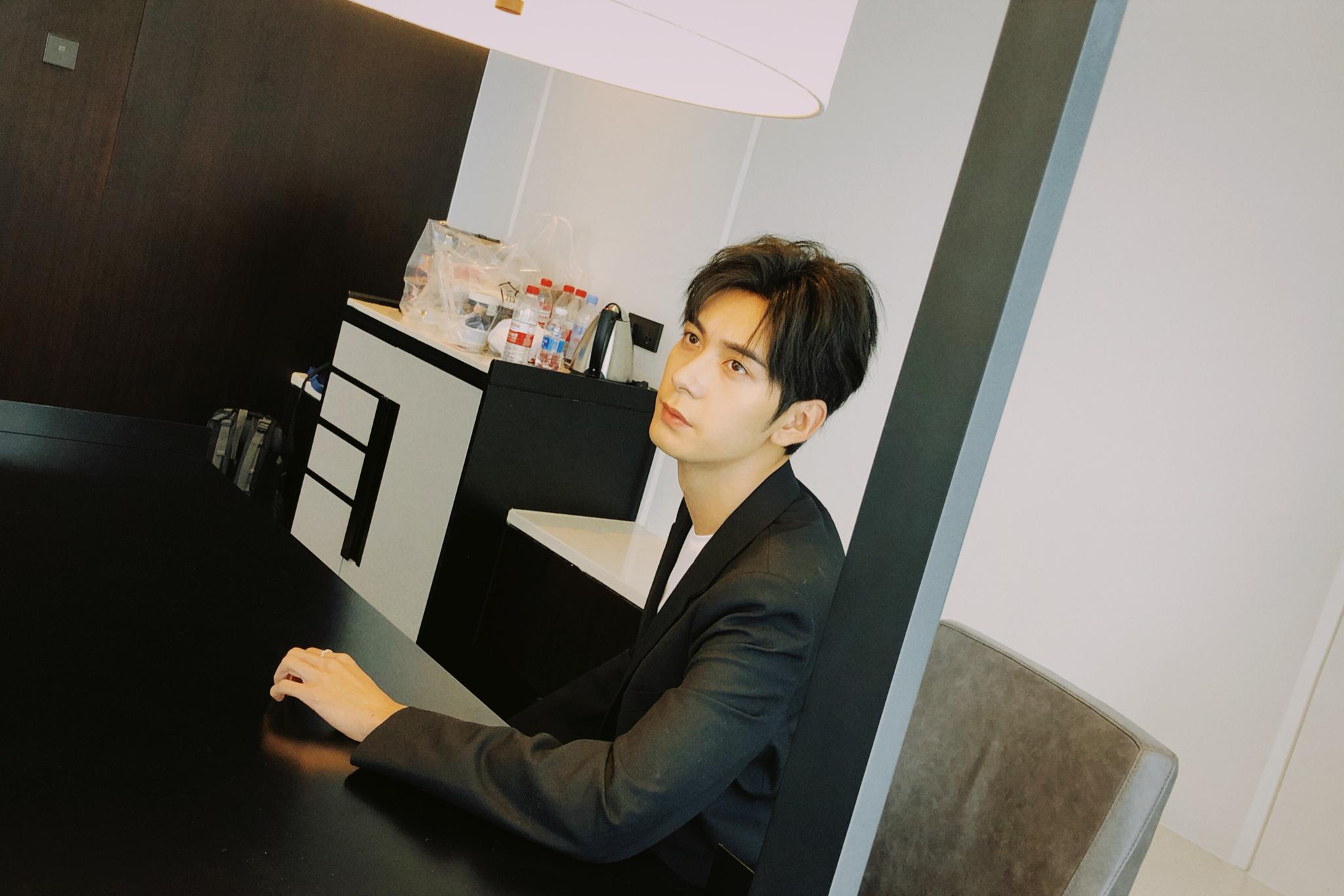 还没站稳脚跟就有了恋爱传闻陈星旭参演号手就位能火吗