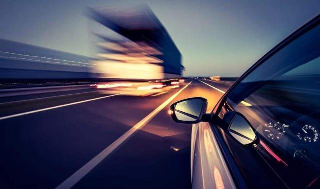 超车看车头,会车看车尾是啥意思?老司机: