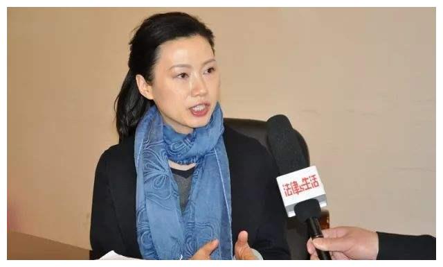 杨雨教授具有超凡脱俗的美丽气质主讲李清照得到广泛好评