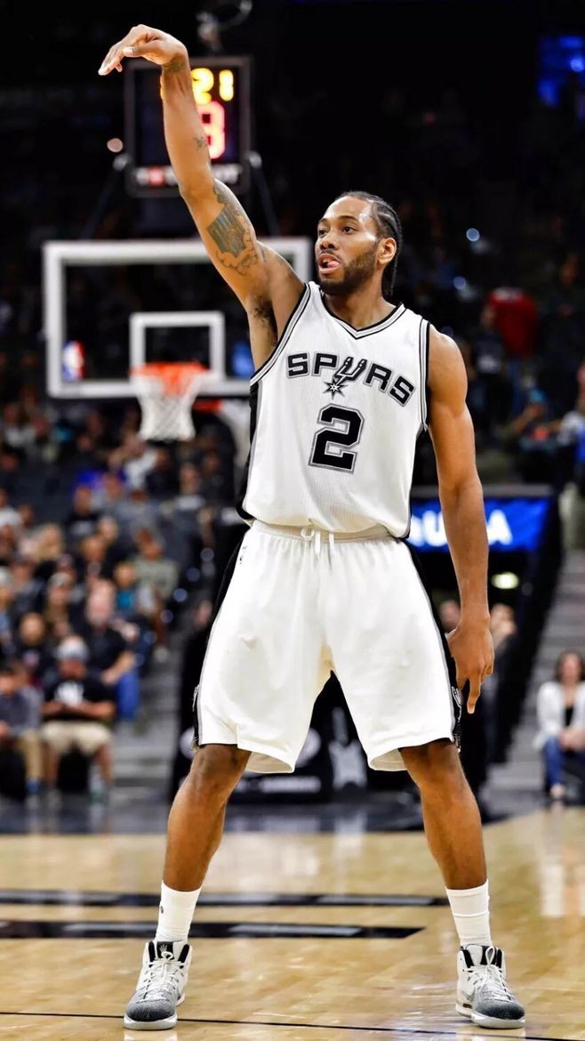 莱昂纳德马刺时期照片,如今已远走东部