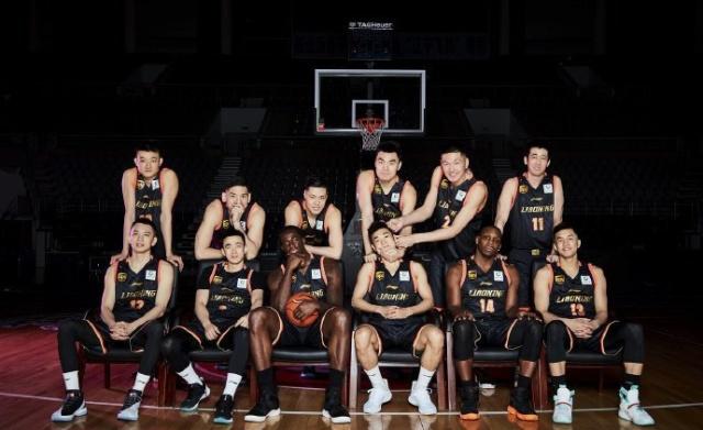 但是集体照里面没有韩德君.