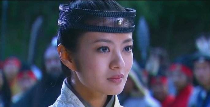 6版男装赵敏对比,陈钰琪清纯,贾静雯灵动,最有英气的并非张敏