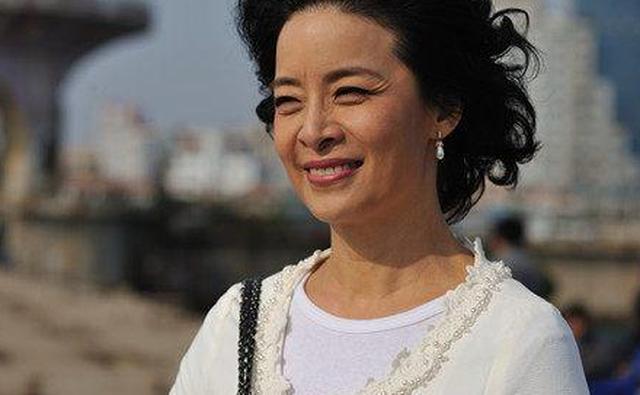 母亲是《红楼梦》里的王夫人,是什么使她放弃自己喜爱的演艺事业|顾艳