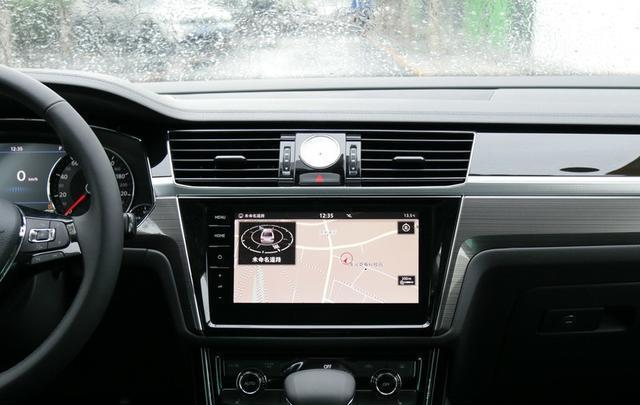 降价至29万的德系豪车,换壳奥迪a6l,车长近5米1,中控台配钟表