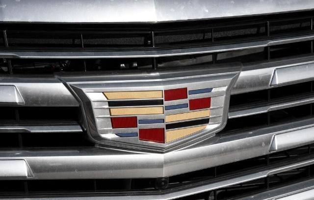 保时捷和凯迪拉克有啥区别网友一场车祸见分晓,比撞墙还难受