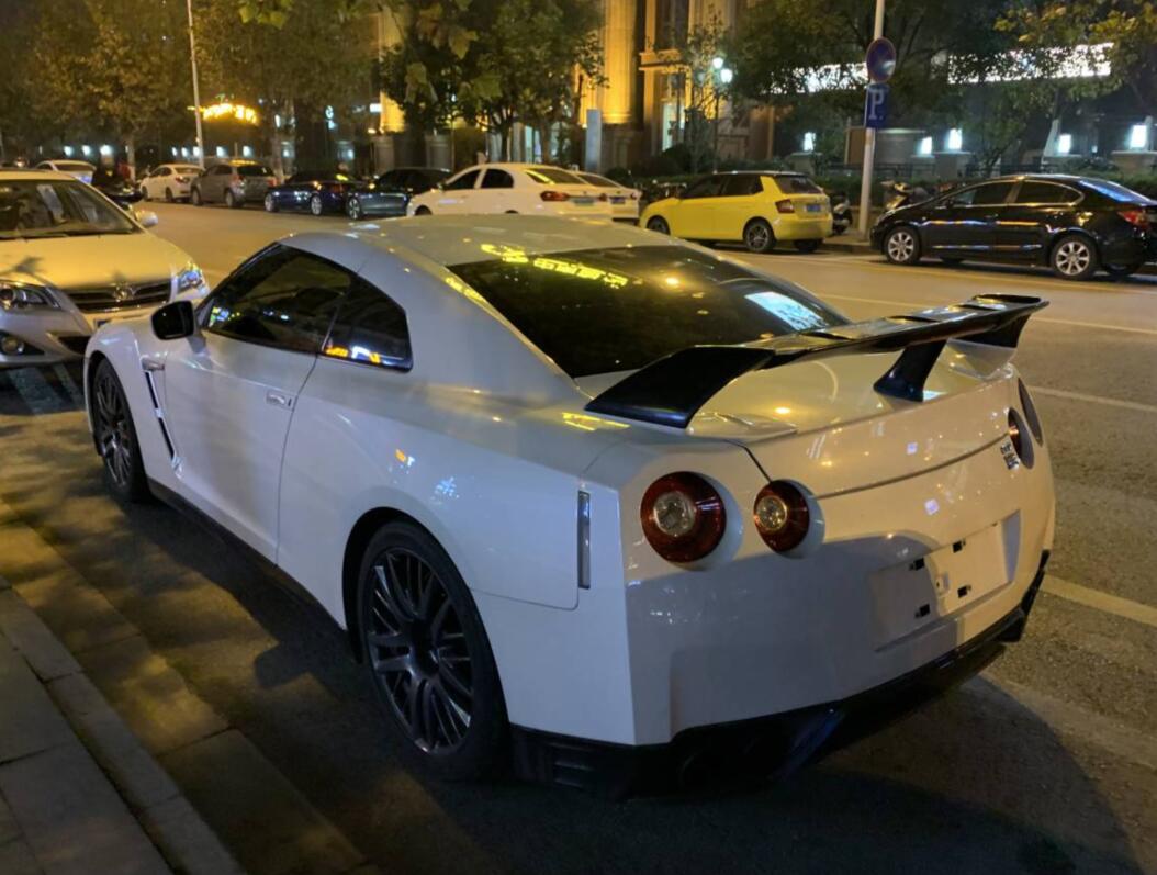 南通崇川区街头实拍日产gtr,标志性大尾翼很亮眼!_高清图集_新浪网