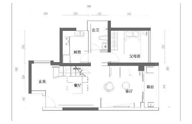 她家复式房，坚持把玄关抬高10公分，然后楼梯设餐柜，完工太实用