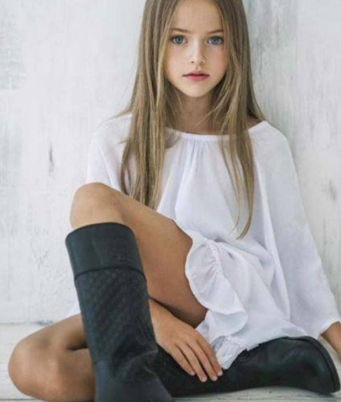 俄罗斯一名只有8岁女孩，竟被称为是“世界最小女模特”