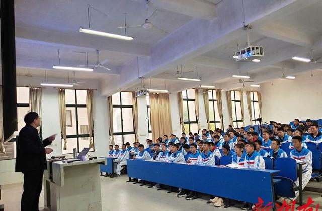 湖南高铁职院:思政课"翻转课堂" 院长领跑教学改革|陈春泉|教学改革