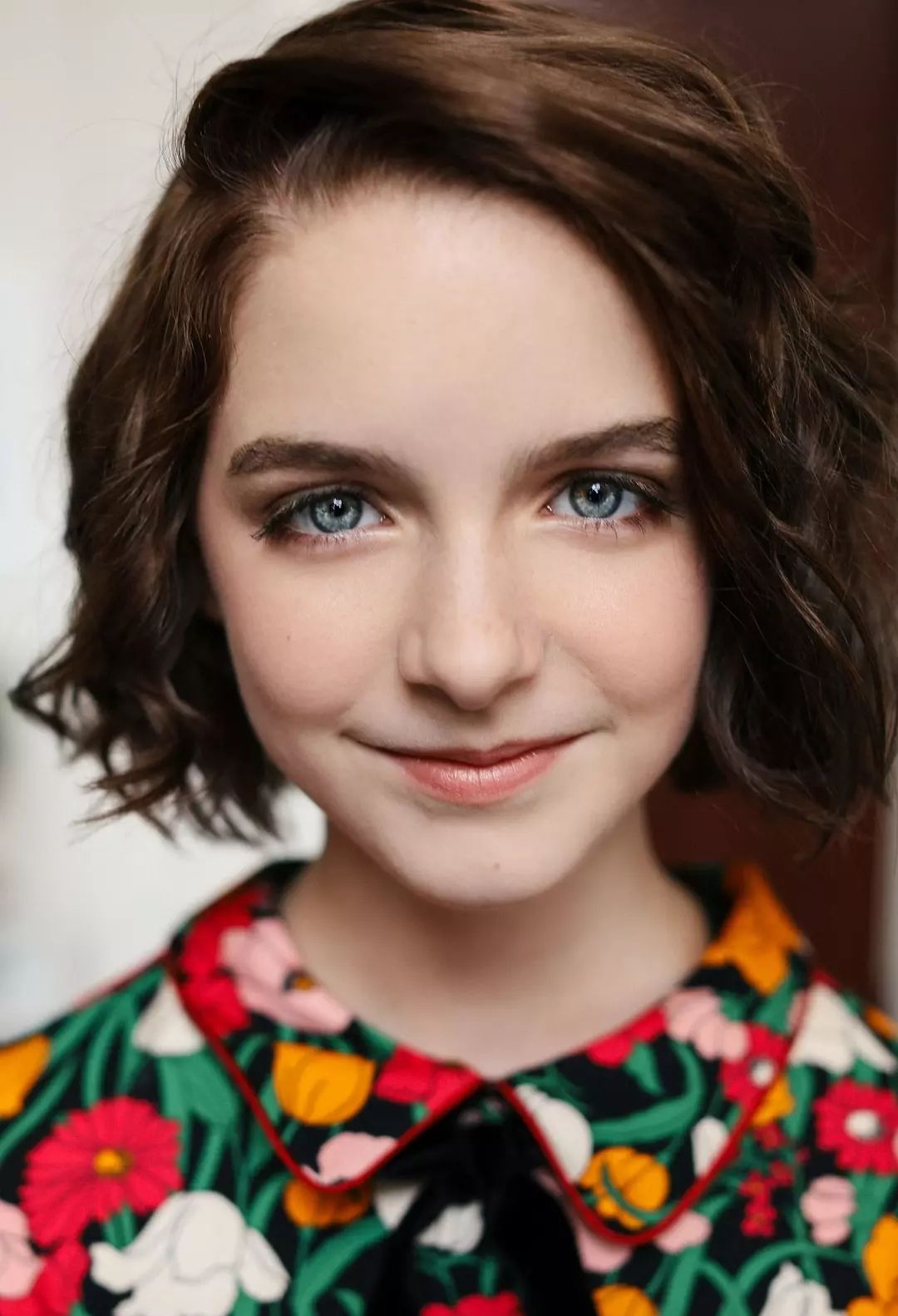 今年还将上映一部恐怖电影《安娜贝尔:回家》麦肯娜·格瑞丝穿上美美