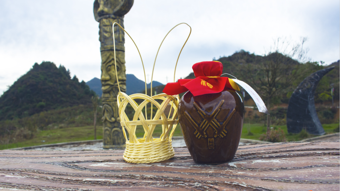 正宗大方八堡苗家水花酒