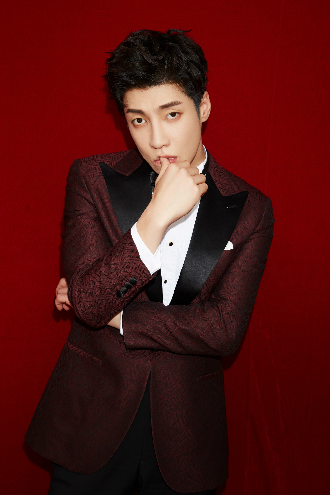 高瀚宇出席金骨朵盛典 凭《sci谜案集》斩获网络实力演员