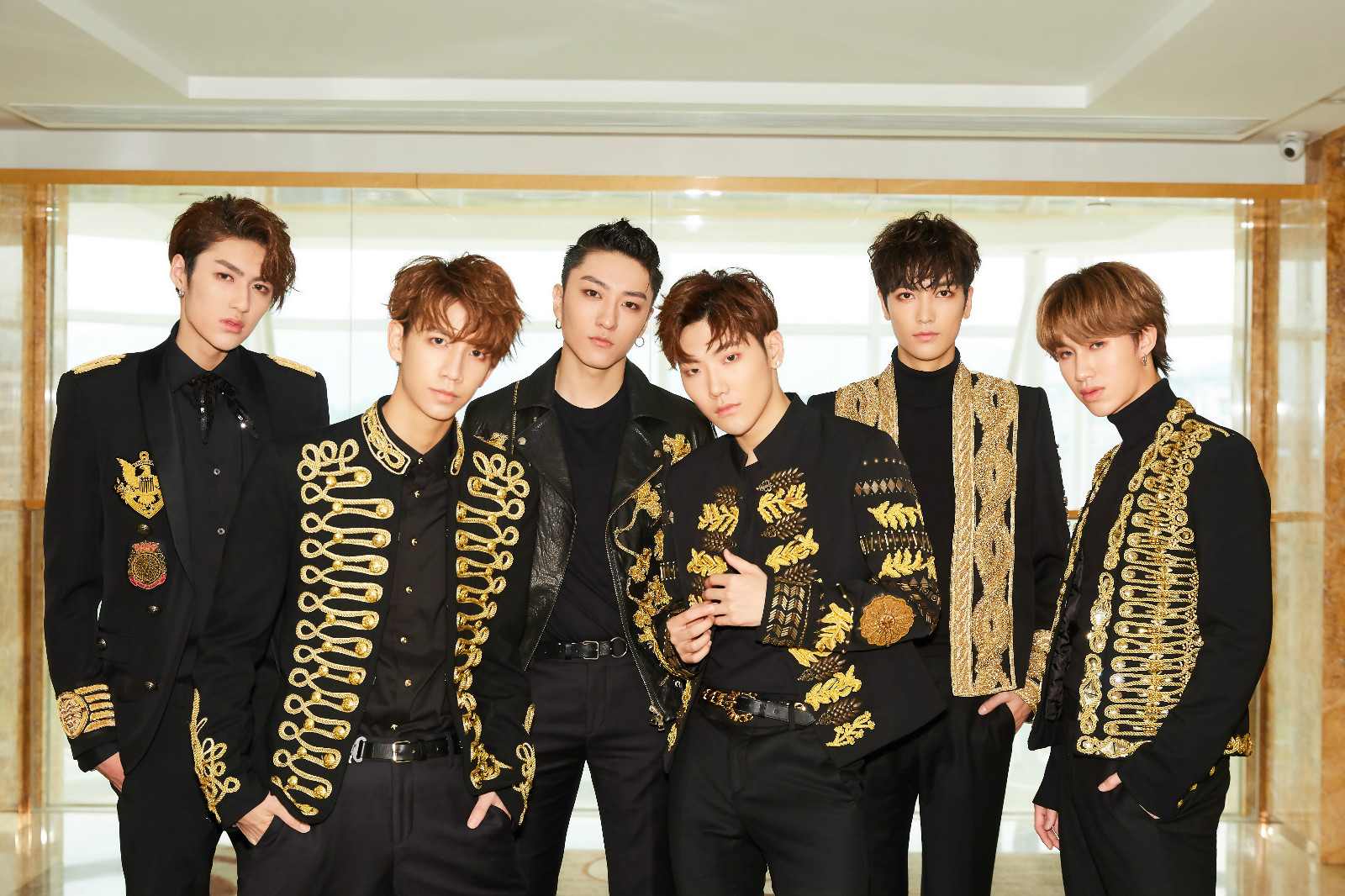 c.t.o男团亮相跨年演唱会 帅气造型实力舞台引尖叫