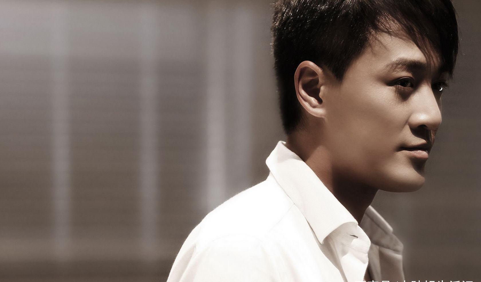 他重返tvb,在《反贪风暴4》中饰演反派,重回事业巅峰