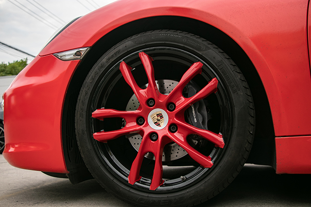 保时捷911轮毂改黑红双色烤漆 改变岂止是颜色那么简单-新浪汽车