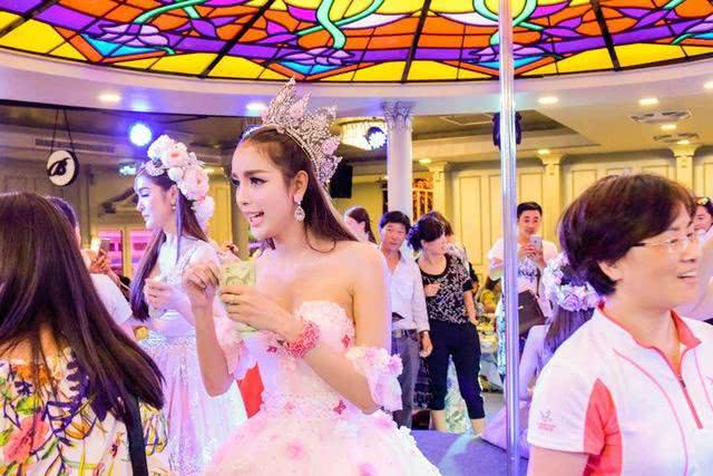 假人妖?揭秘"她们"背后的心酸_高清图集_新浪网