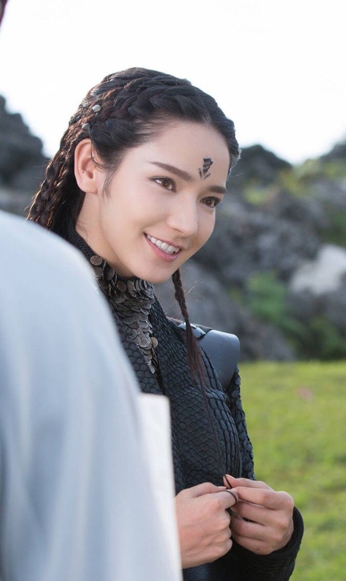 后嫁于天族二皇子桑吉,也是经历一番波折才得美满姻缘织越,夜华的表妹