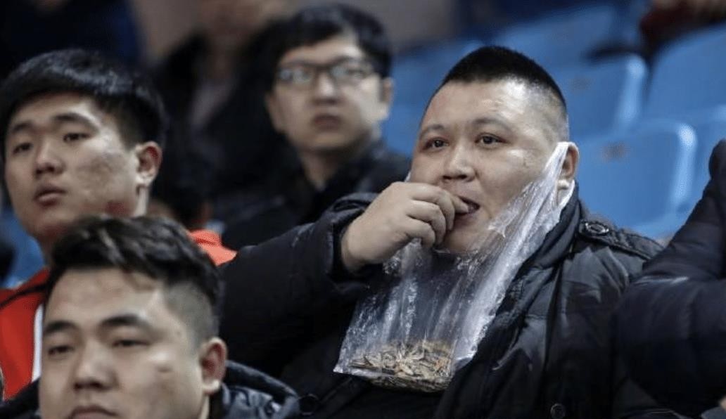 吃瓜群众不在家看宫斗剧, 跑来cba看篮球