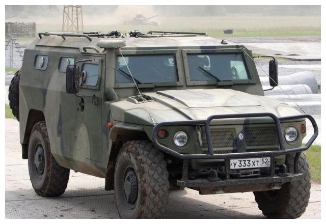 美国"悍马"装甲车,俄罗斯"虎"式装甲车,谁是真正的越野之王