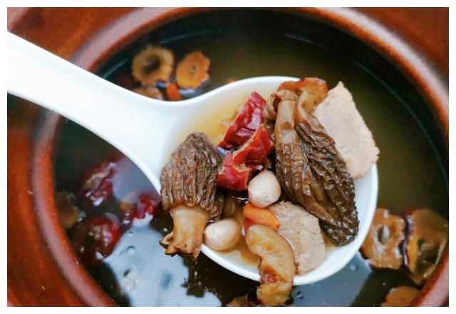 一些书籍里记录的小方子说的是：炖汤隔水是什么意思啊？