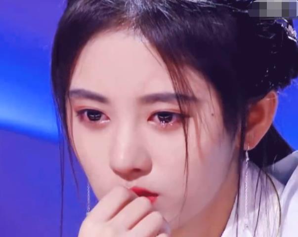 "四千年美女"的鞠婧祎哭了,每当提起这个称号,她就捂脸痛哭