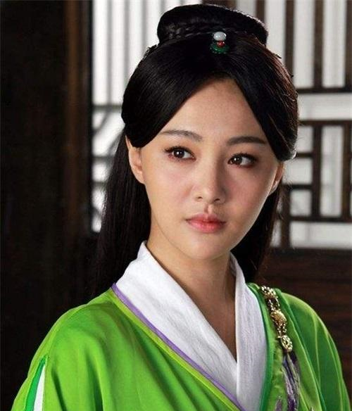 丁兆蕙精心巧妙的安排了妹妹丁月华与展昭的比武招亲,并且在比武结束