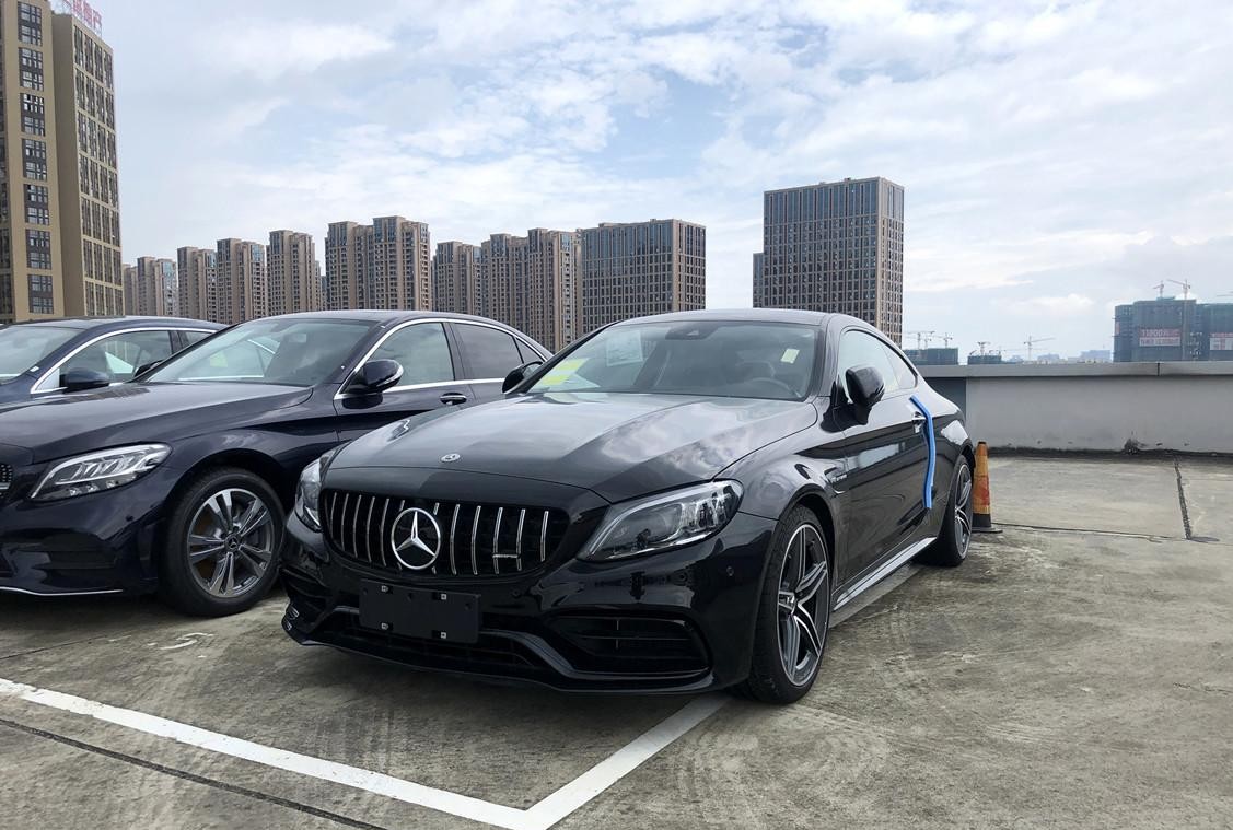 2019款奔驰c63amg轿跑实拍这一款配备40t的奔驰c级轿跑车