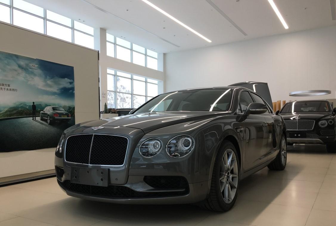 2017款宾利飞驰v8s实拍:它是一台性能一流的宾利轿车