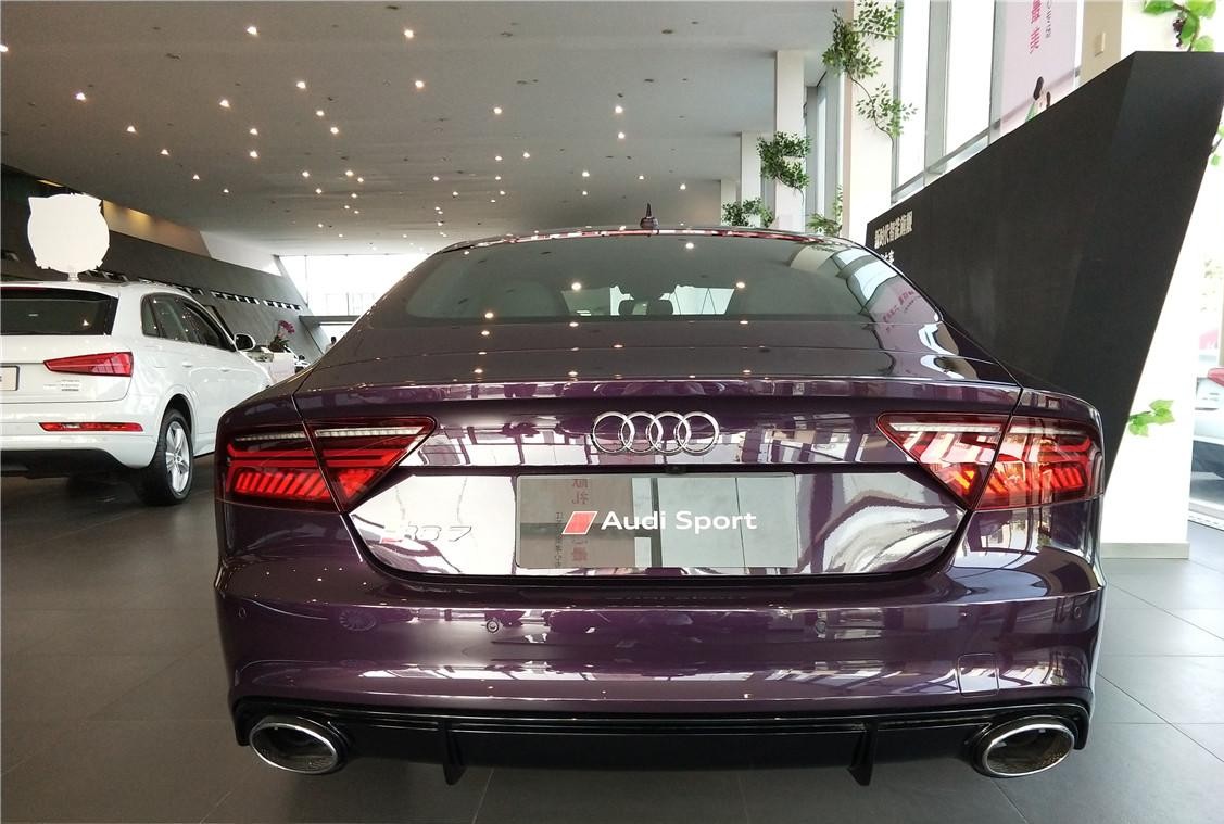 2018款奥迪rs7实拍它是奥迪赫赫有名的西装暴徒车型