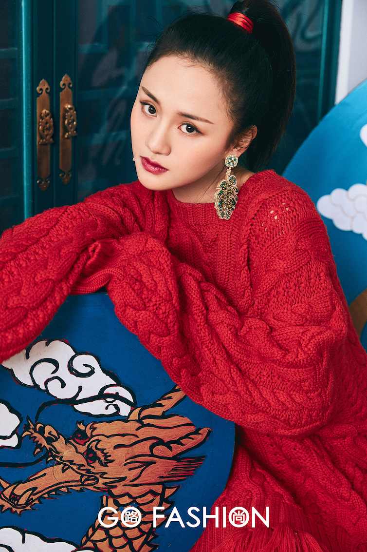 安悦溪大片演绎风筝少女忙趁东风放纸鸢