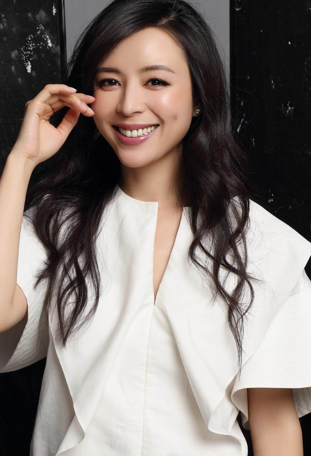 为人低调有气质长相美丽不喧哗张静初