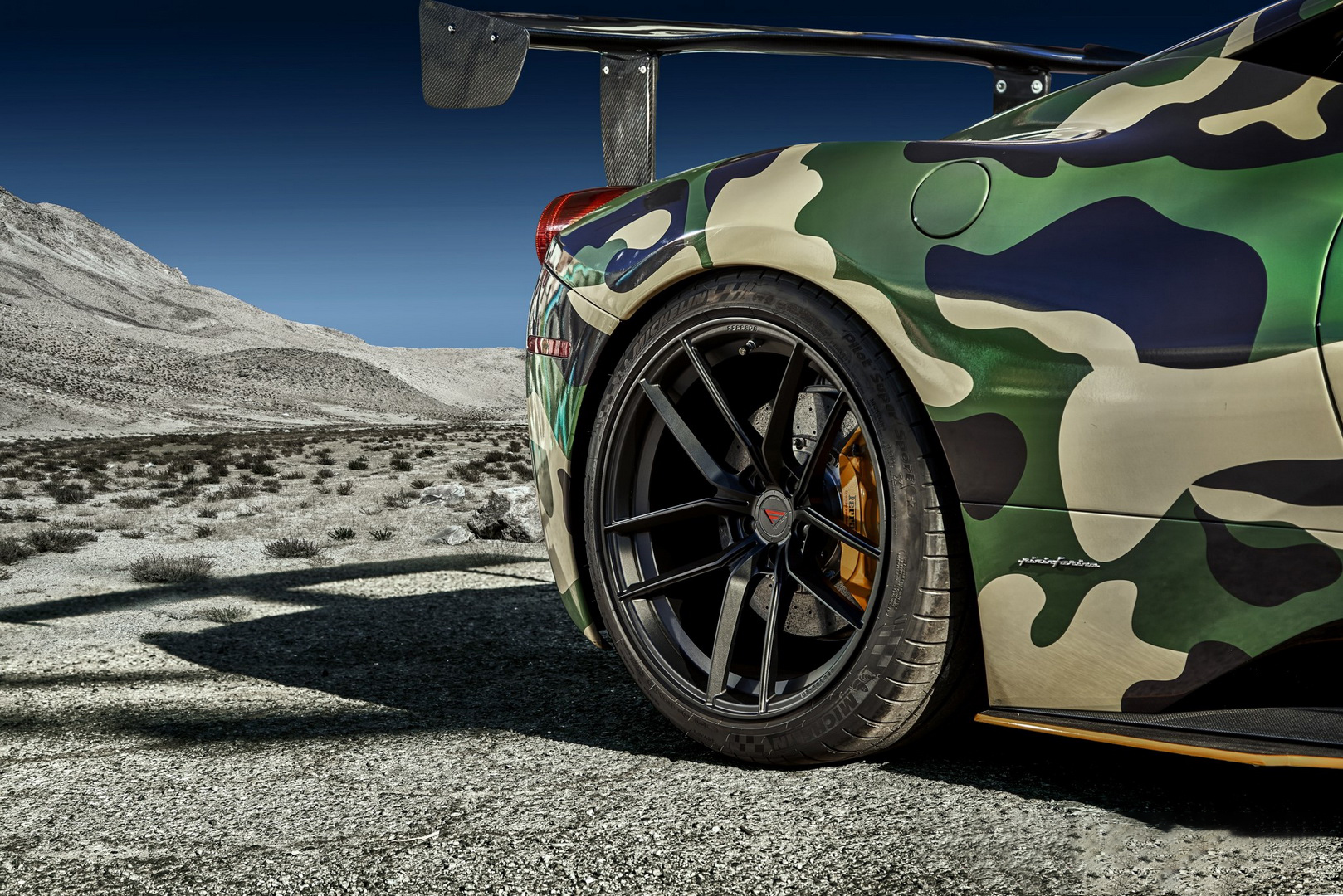 采用军用迷彩涂装的法拉利458 italia!