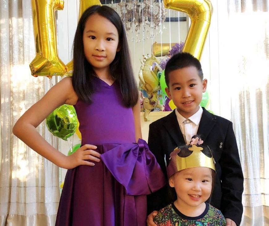 赵文卓一家为大女儿庆日,大女儿已亭亭玉立,一家五口同框好幸福