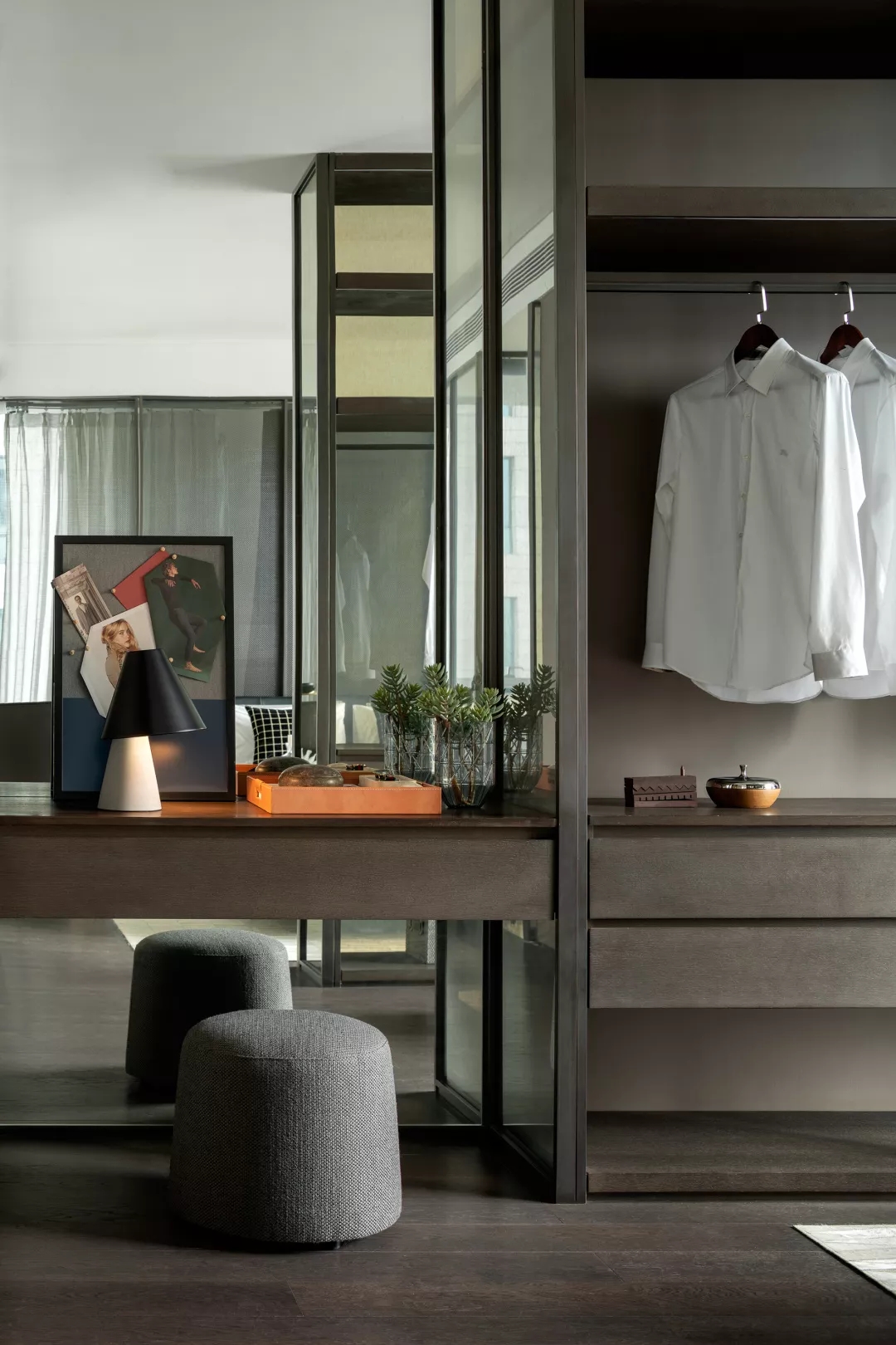 装修公司案例｜极简风设计师操刀的高端豪宅，奢华外表展优雅内涵