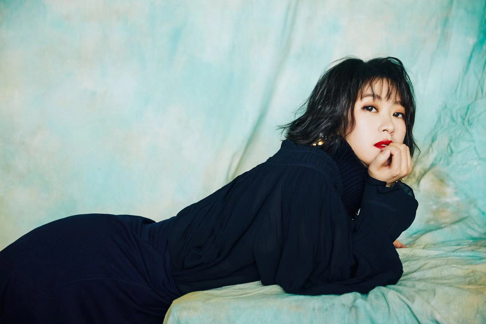 黄璐此前的作品,无论是《盲山》还是《推拿》《六欲天》,情绪表现都很