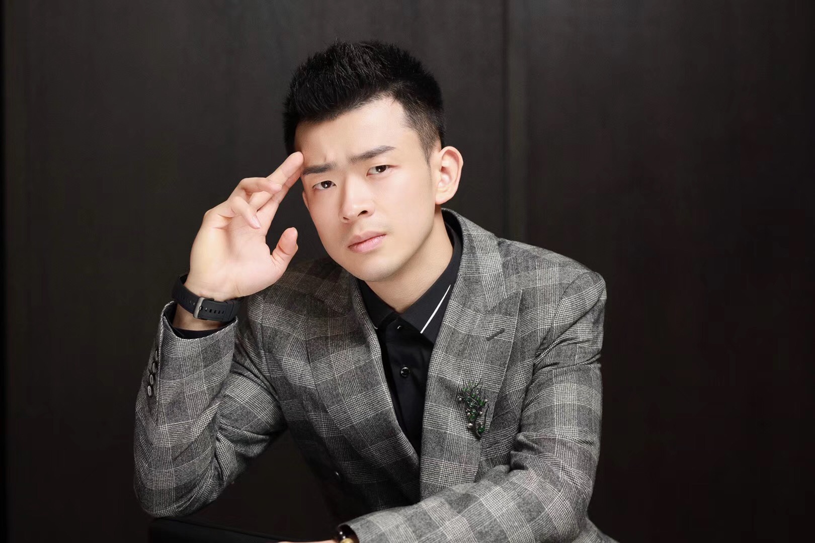 国羽冠军郑思维奥运冠军蔡赟亮相先生盛典 联盟演绎国潮"鲜"生