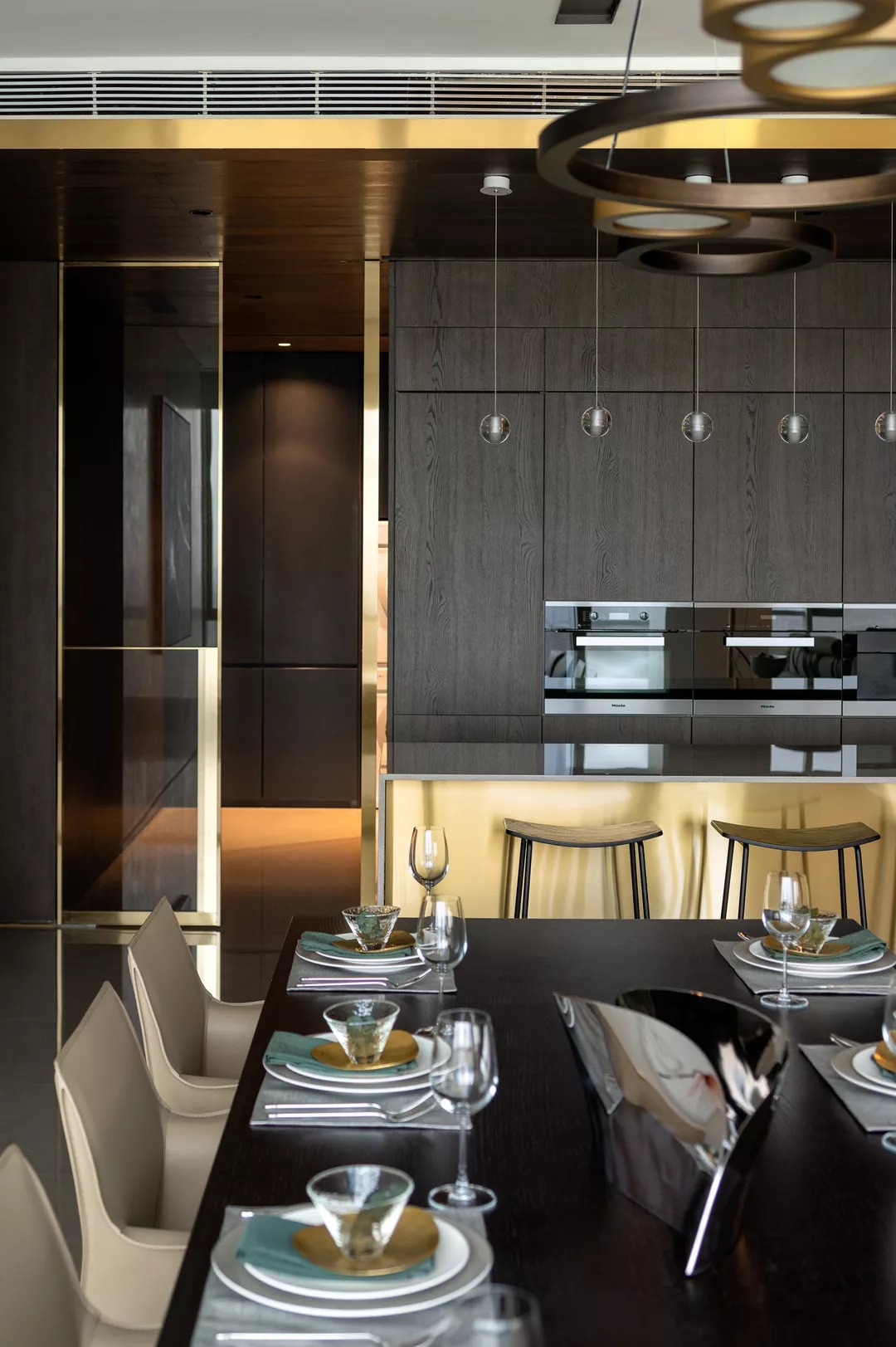 装修公司案例｜极简风设计师操刀的高端豪宅，奢华外表展优雅内涵