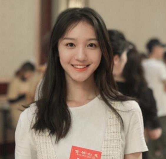 大闹高铁站演员刘露究竟有什么背景还没红就嚣张