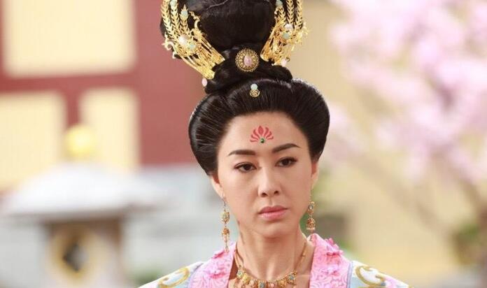 可是王家也不是什么高门显贵,后来有一次唐玄宗过生日,王有容的父亲