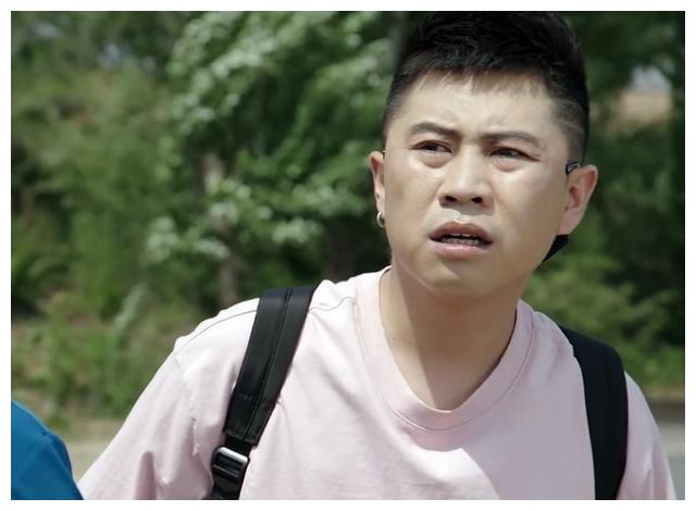 他在剧中的人设,是药匣子和大辣椒的儿子,大名李存金,绰号"药丸子"
