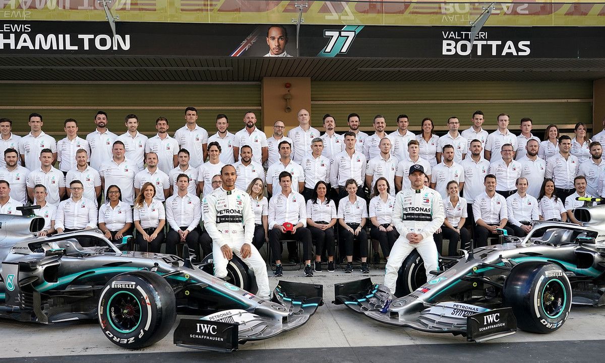 f1阿布扎比大奖赛即将开赛,汉密尔顿领衔众车队拍摄写真